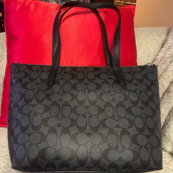 Coach Limited Edition New York Skyline - Picture 3 of 8